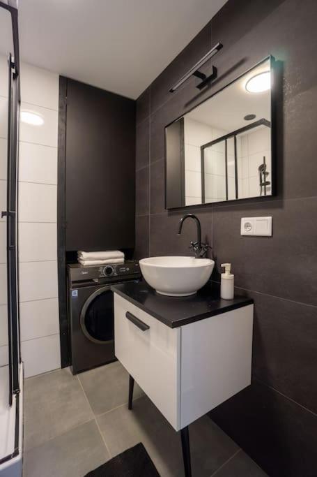 Roomsy - Siennicka Apartment